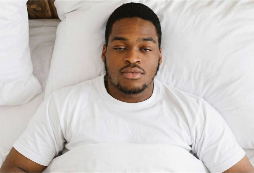 Kann Man Mit Offenen Augen Schlafen